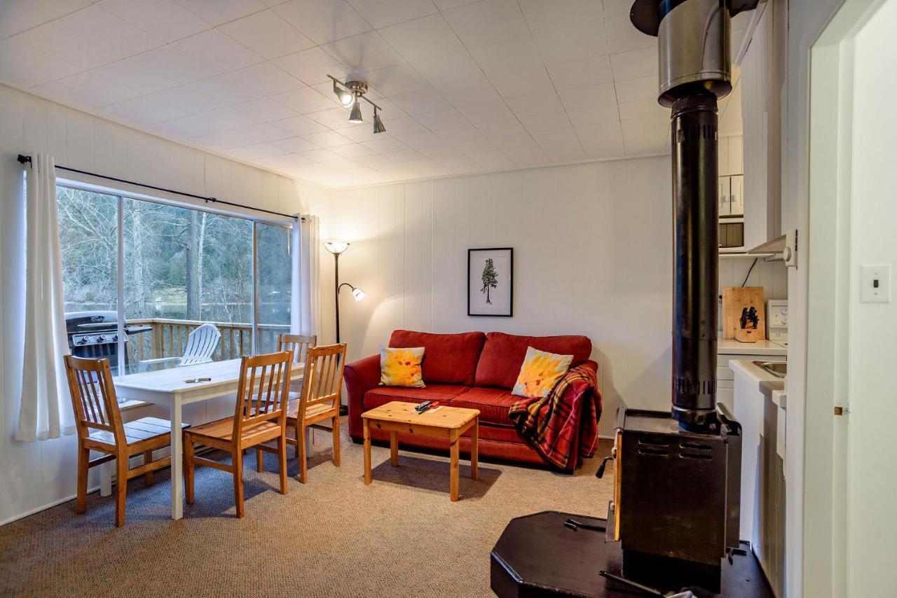 Green Acres Lakeside Resort Salt Spring Island Ganges Exterior foto