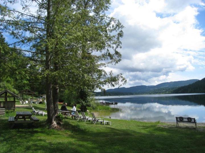 Green Acres Lakeside Resort Salt Spring Island Ganges Exterior foto