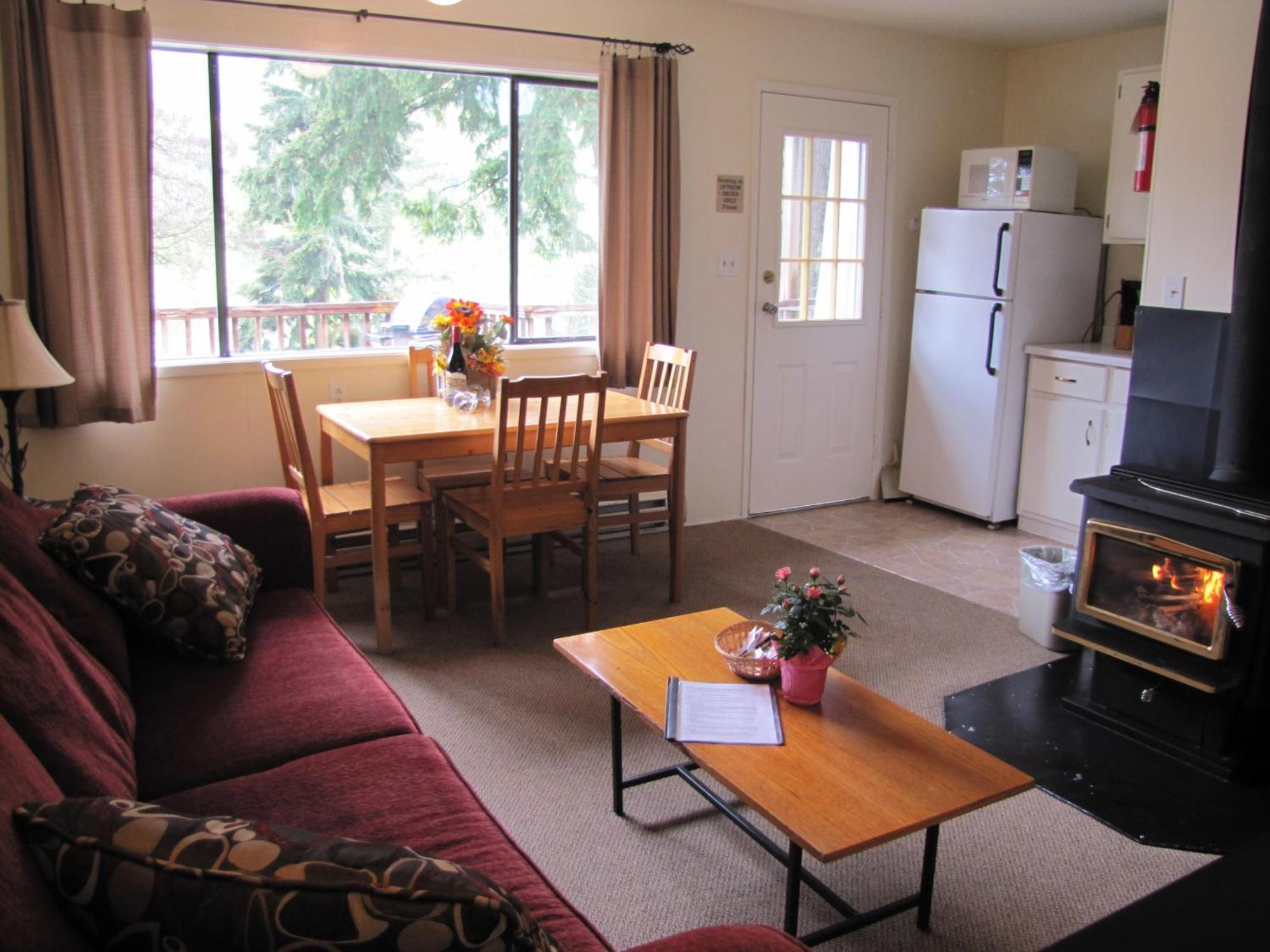 Green Acres Lakeside Resort Salt Spring Island Ganges Exterior foto