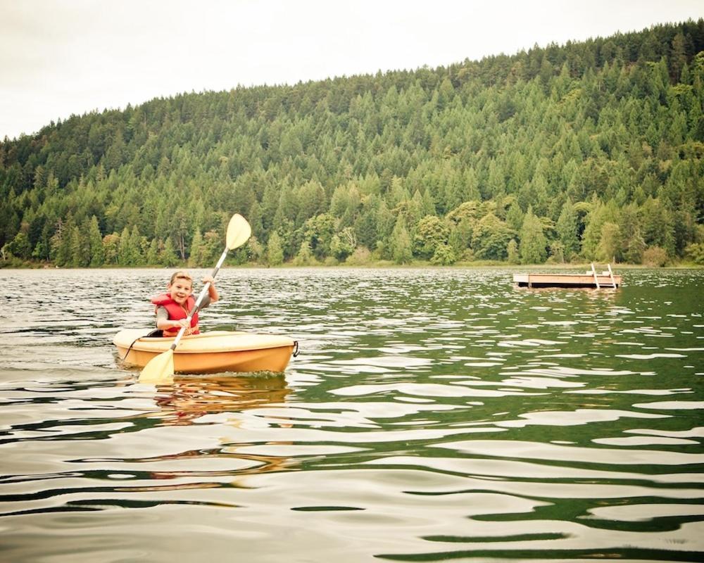 Green Acres Lakeside Resort Salt Spring Island Ganges Exterior foto